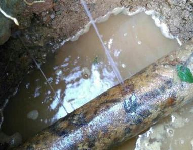 开福楼顶渗水维修公司分享下地暖漏水的原因及检测方法。